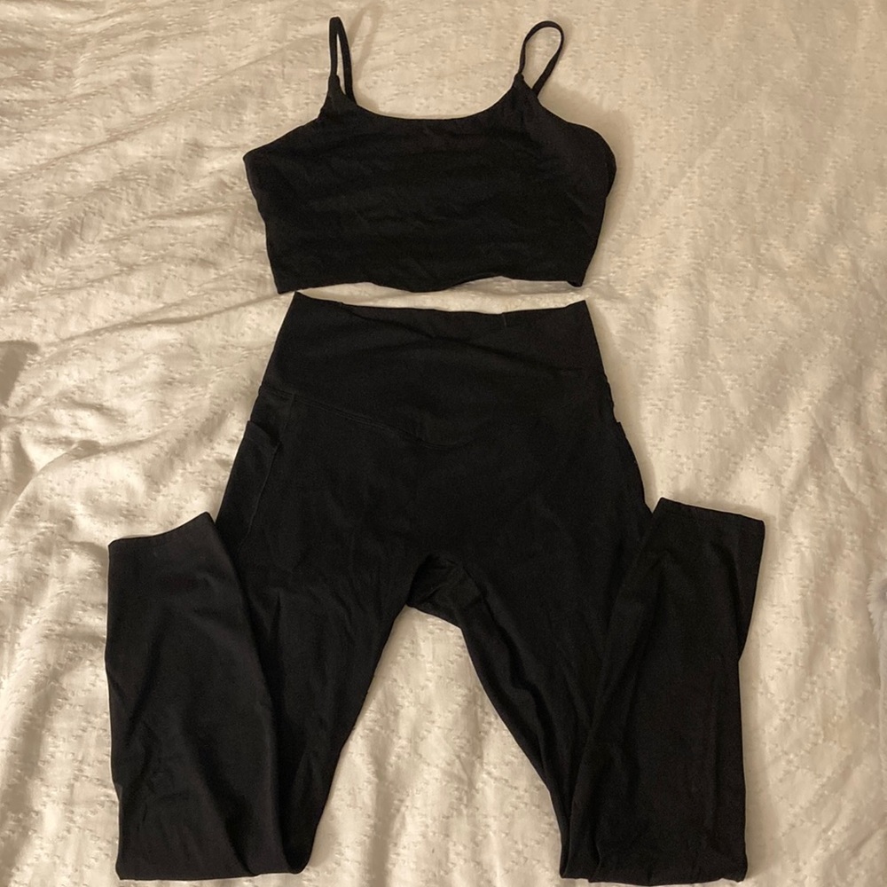 ***SOLD***Pet-hair resistant Black Halara workout set